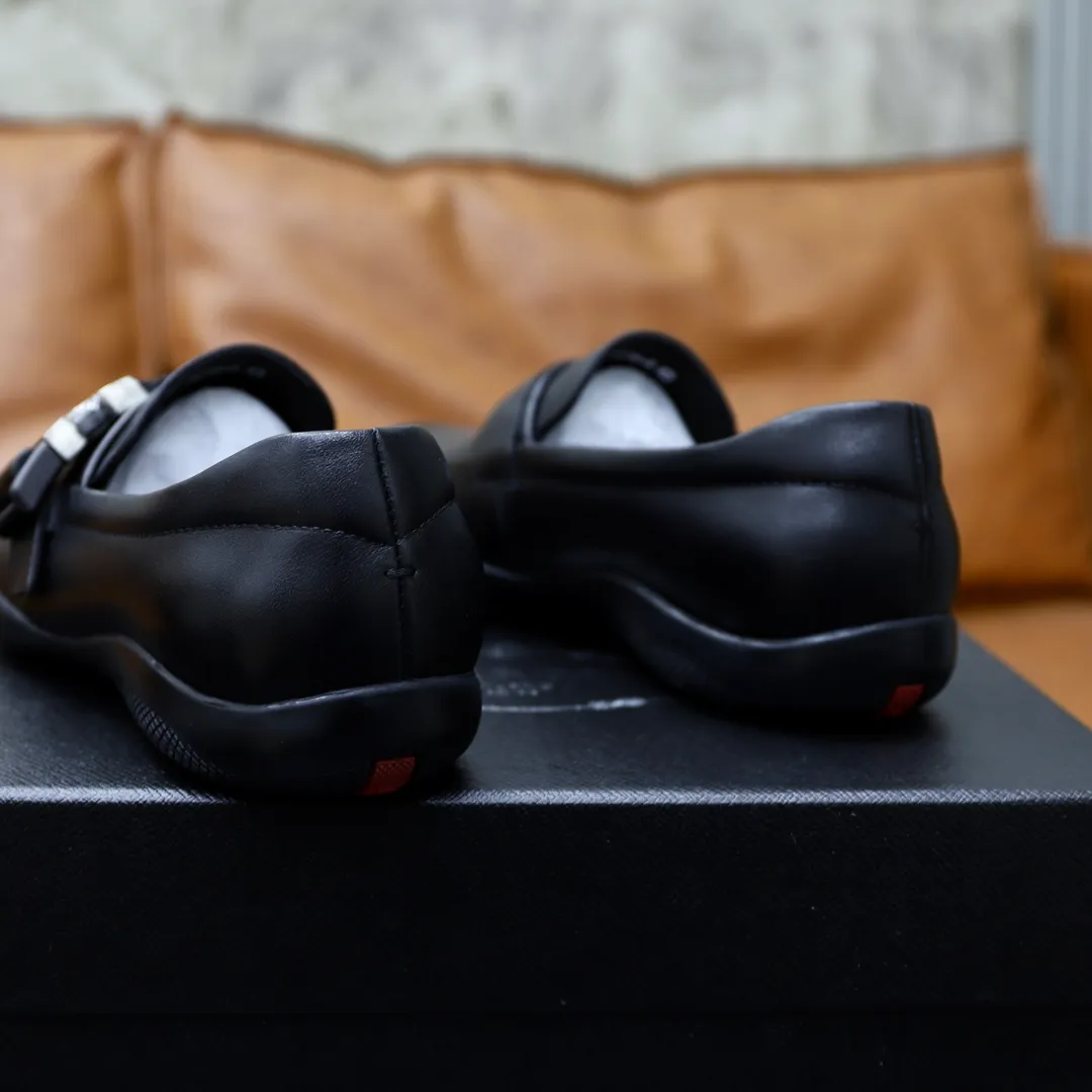 Men's shoes💰600💰Top original order Brand: PRADA (Prada) Standard code: Men's code 38/44 (45 can be customized) Grade: Same as the official website Material: Original cowhide surface, cowhide lining, original wear-resistant soft outsole Style category: Business casual slip-on shoes, young fashion, European and American trends, British style Color: actual picture color